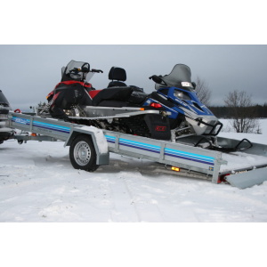 En snöscooter uppkörd på en av våra ATV-släpvagnar och Scootersläp
